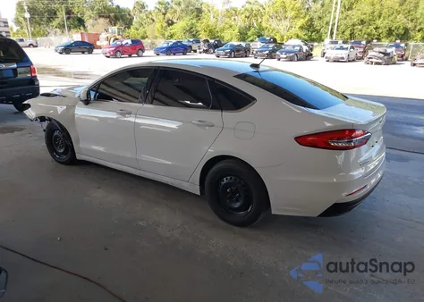 2019 Ford Fusion S z USA, uszkodzony, nr VIN 3FA6P0G72KR127317